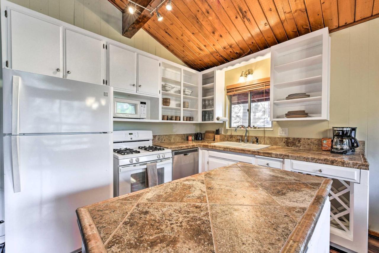 Lake Arrowhead Cabin With Deck And Stunning Mtn Views! サン・バーナディーノ エクステリア 写真
