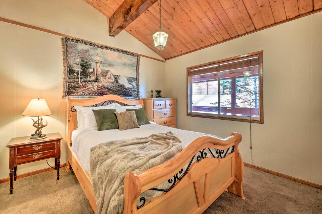 Lake Arrowhead Cabin With Deck And Stunning Mtn Views! サン・バーナディーノ エクステリア 写真