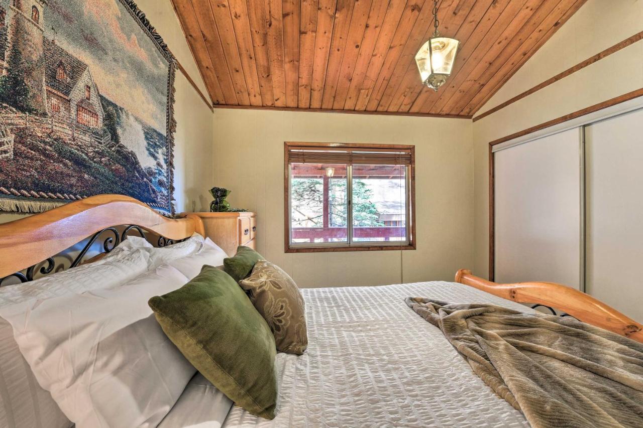 Lake Arrowhead Cabin With Deck And Stunning Mtn Views! サン・バーナディーノ エクステリア 写真